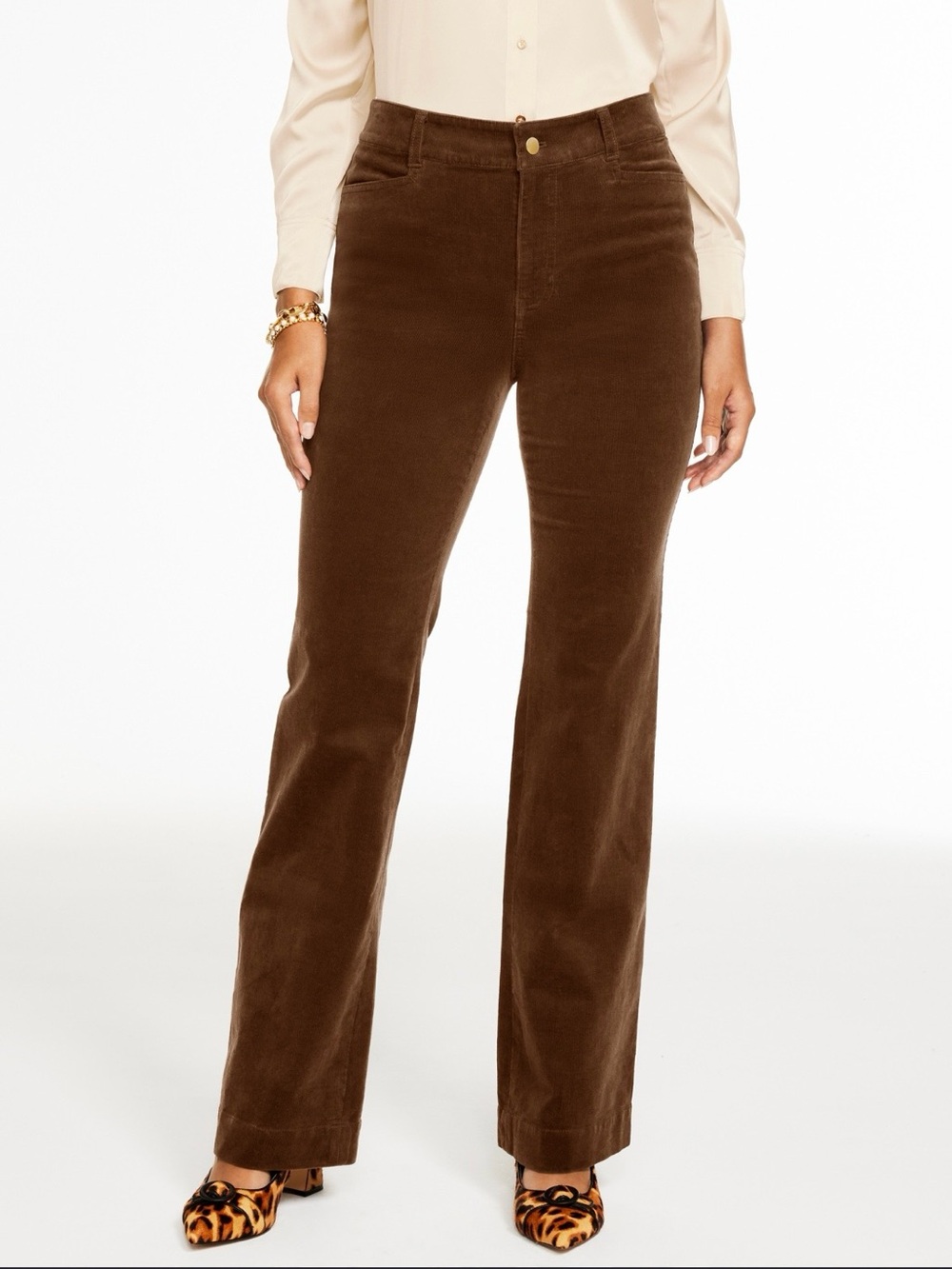 Talbots Brown Corduroy Womenβs Bootcut Flare Pants
Sz 18. 98% Cotton NWT